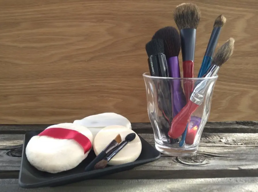 メイクブラシとパフとスポンジ