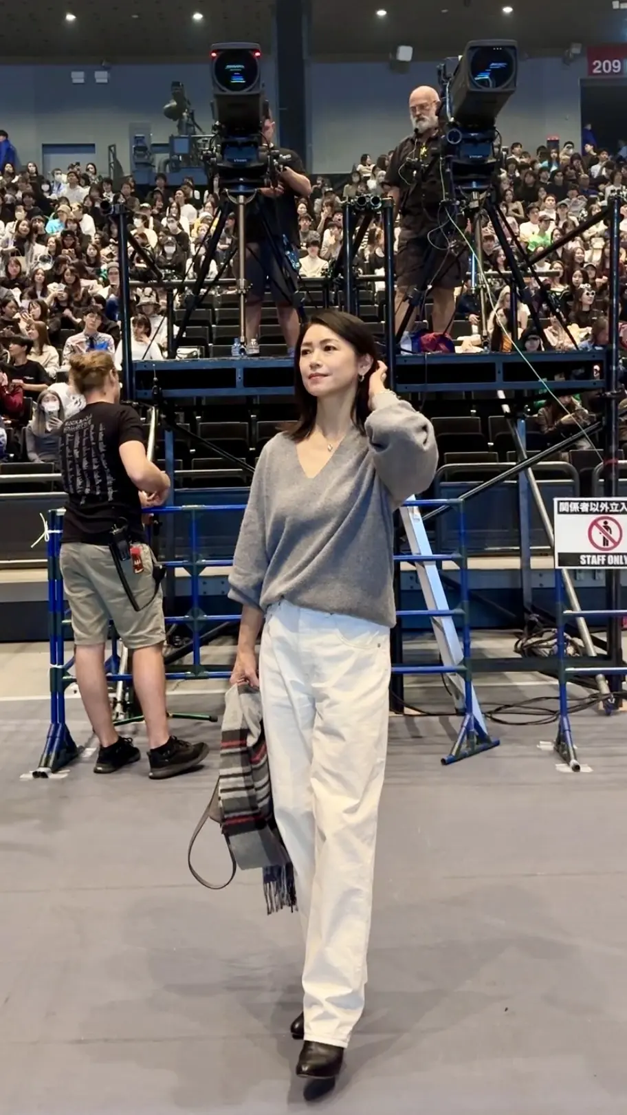 冬の「白」デニムコーデ✨の画像_4