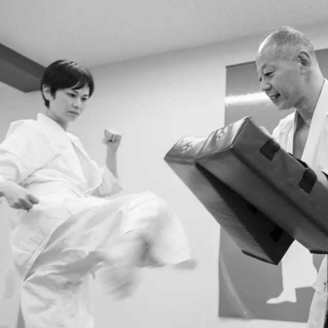 キックミットを使った蹴りの練習はストレス解消にも