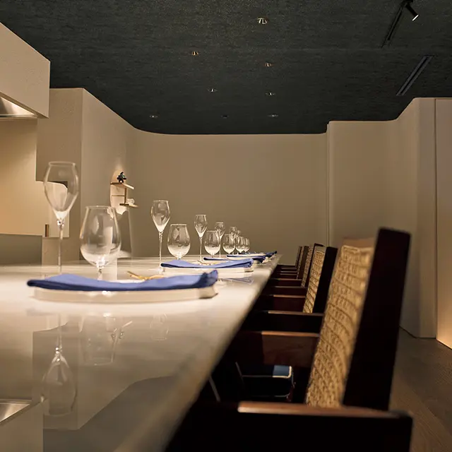 シェフズテーブルのようなメインダイニング