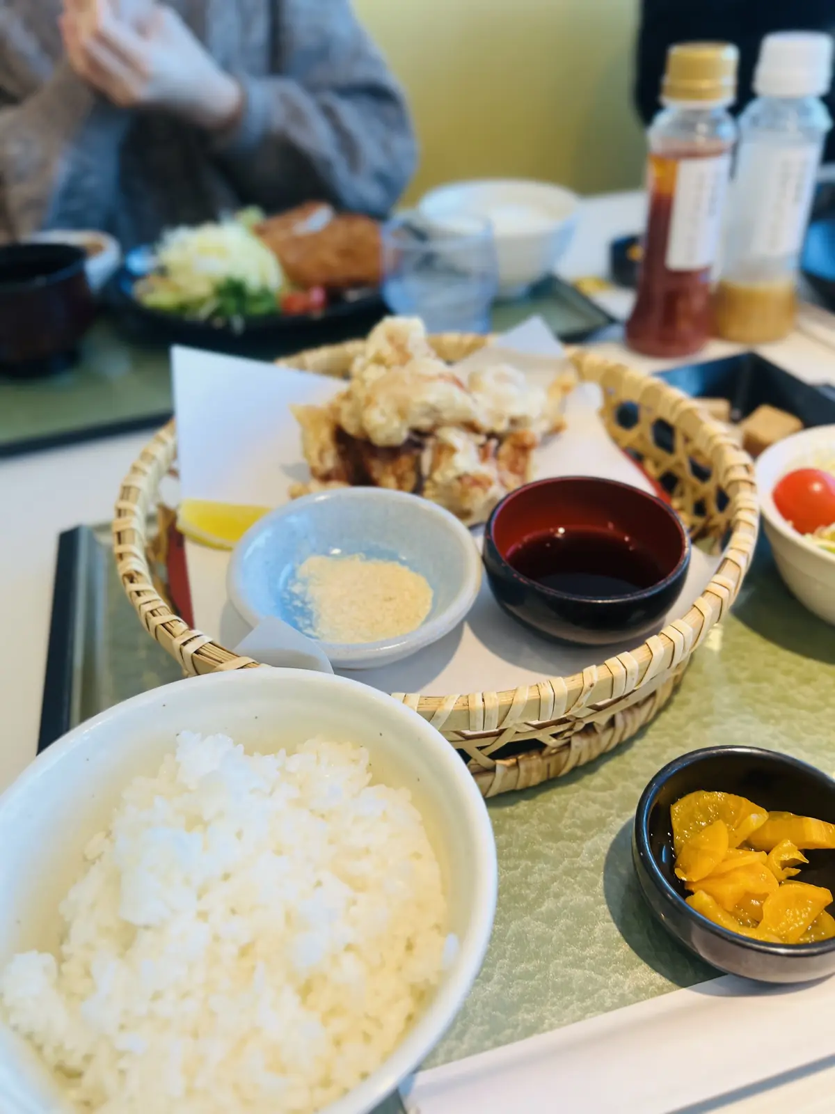 帰りの空港では、大分名物　とり天をいただきました！