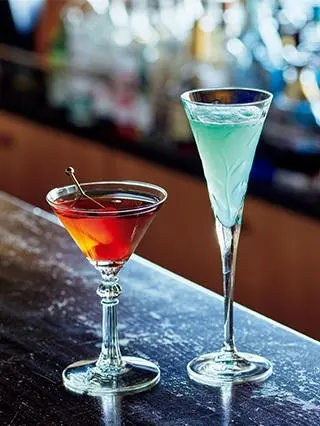 「ニコルズ バー」ではカクテル「マンハッタン」やノンアルコールの「フォレスト・ブリージング」を