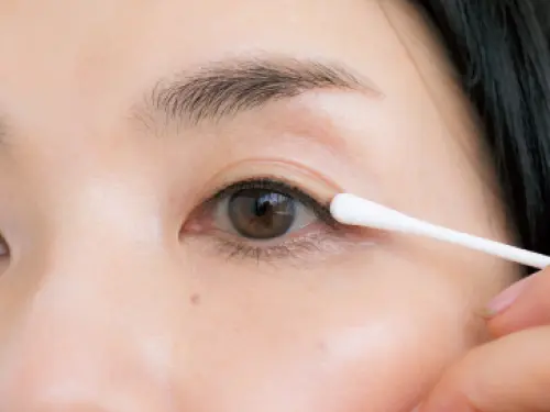 上のガタつきは綿棒で整える