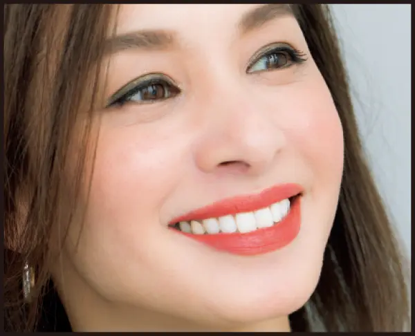 チークはリップとトーンの異なるピンクを