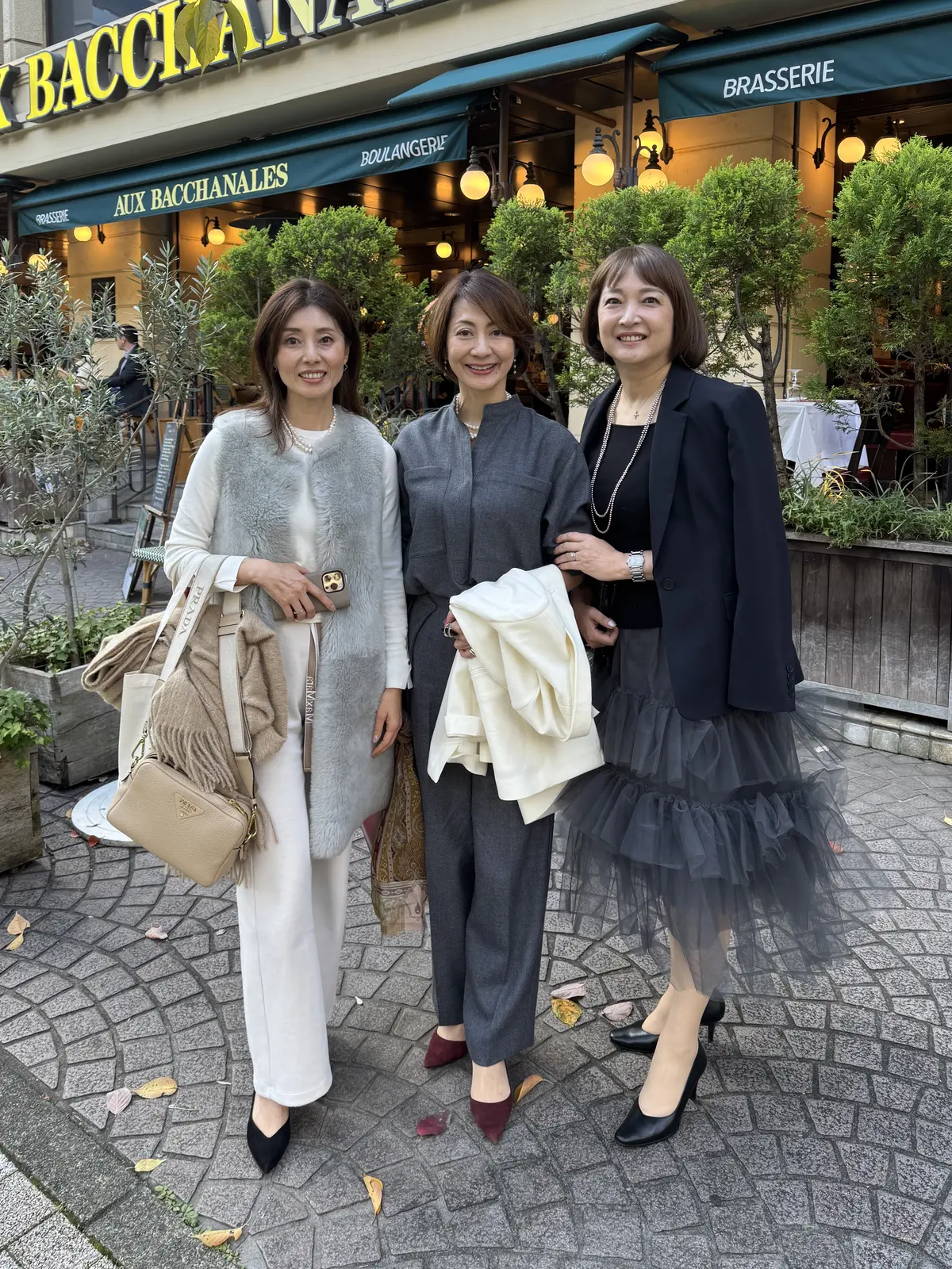 エクラ華組　梅澤千佳子　梁瀬理砂　岡部みわこ