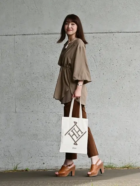 秋コーデにヘルノ×エクラ特別付録トートBAGを合わせました。