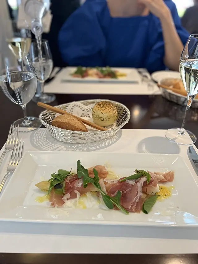 ホワイトアスパラガスと生ハムのアンティパスト