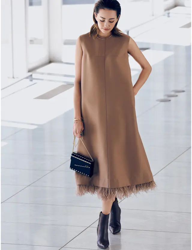 エブールのワンピースを着こなすRINA