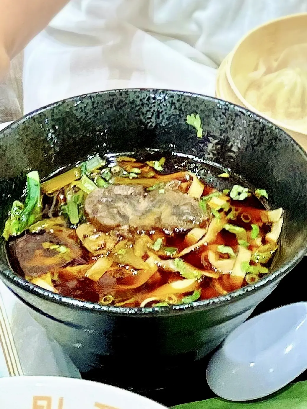 白、ワンピース、白ワンピース、かごバッグ、SHEIN、 Fang  Fa、三井ショッピングパーク、ららテラス北綾瀬、ショッピングモール、商業施設、フードコート、担々麺、海老ラーメン、海老味噌ラーメン、甘エビ味噌ラーメン、ピリ辛ラーメン、牛肉麺、台湾牛肉麺、グァバジュース、台湾牛肉麺、グルメ、台湾グルメ、小籠包、飲茶、台湾飲茶、B級グルメ、本格的、中華、中華街グルメ、北海道グルメ、東京初出店、札幌味噌 Fuji 屋、横浜中華街、 台湾美食店 886食堂、台湾牛肉麺 小籠包セット、