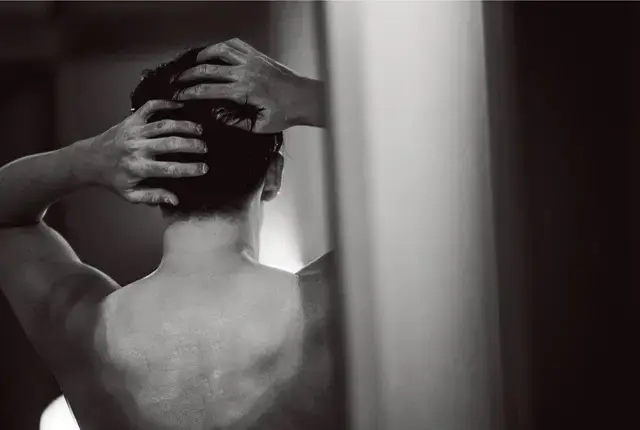 尾上右近　背中