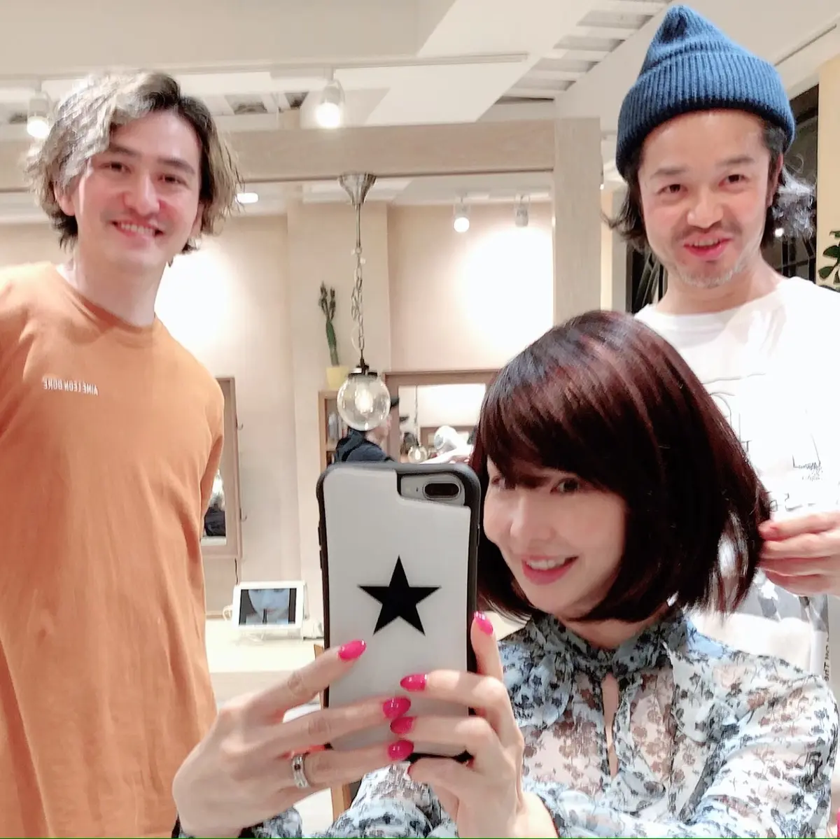 美容院　自撮り　ボブ