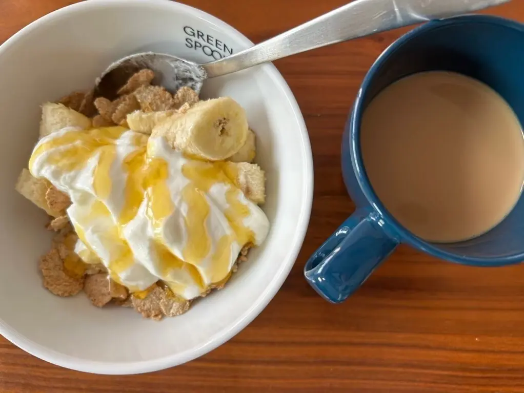 OurAge×Webエクラ　朝食は玄米フレークにヨーグルトとバナナ、豆乳オレなど