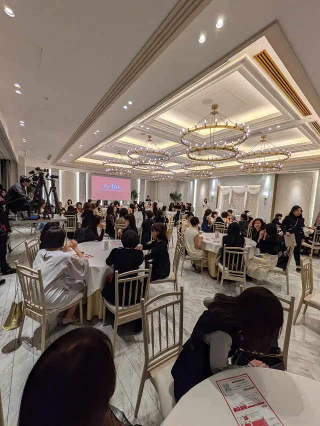 集英社éclat【ソワレ・ドゥ・エクラ】の画像_1