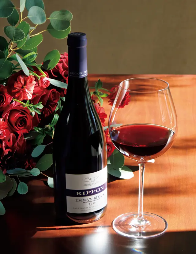 ワイングラスに注がれた「リッポン エマズ ブロック ピノ・ノワール2017」