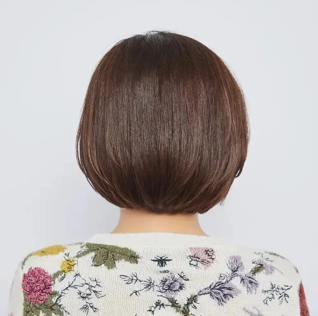 顔まわりの毛流れがカギ！トレンドの「ミニボブ」で洗練度を上げる【50代髪型・ヘアスタイル】