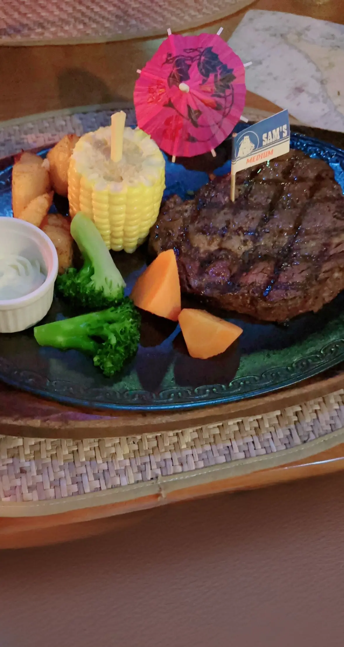 沖縄サムズカフェのステーキ