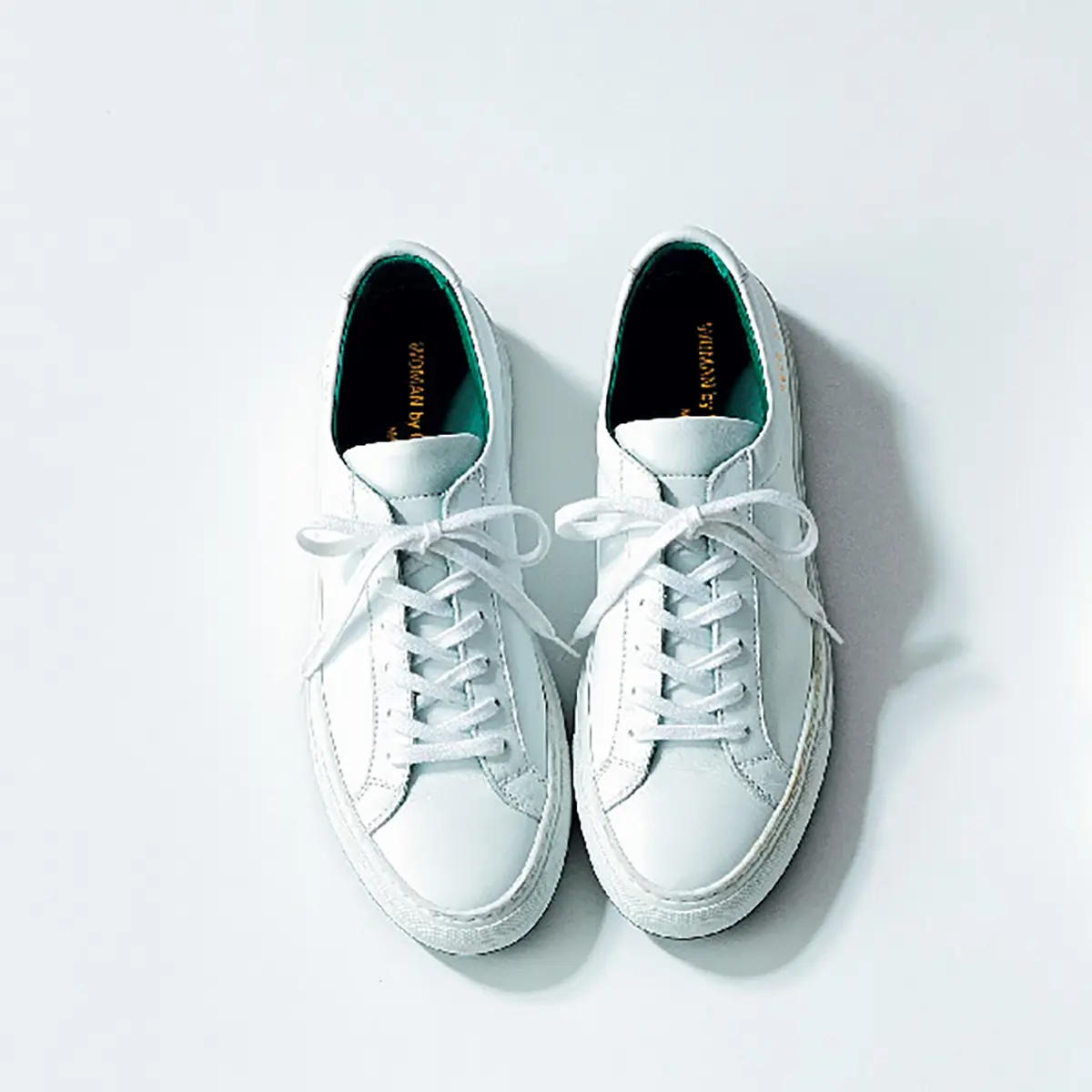 きれいめシーンにぴったり！ 白レザースニの画像_1