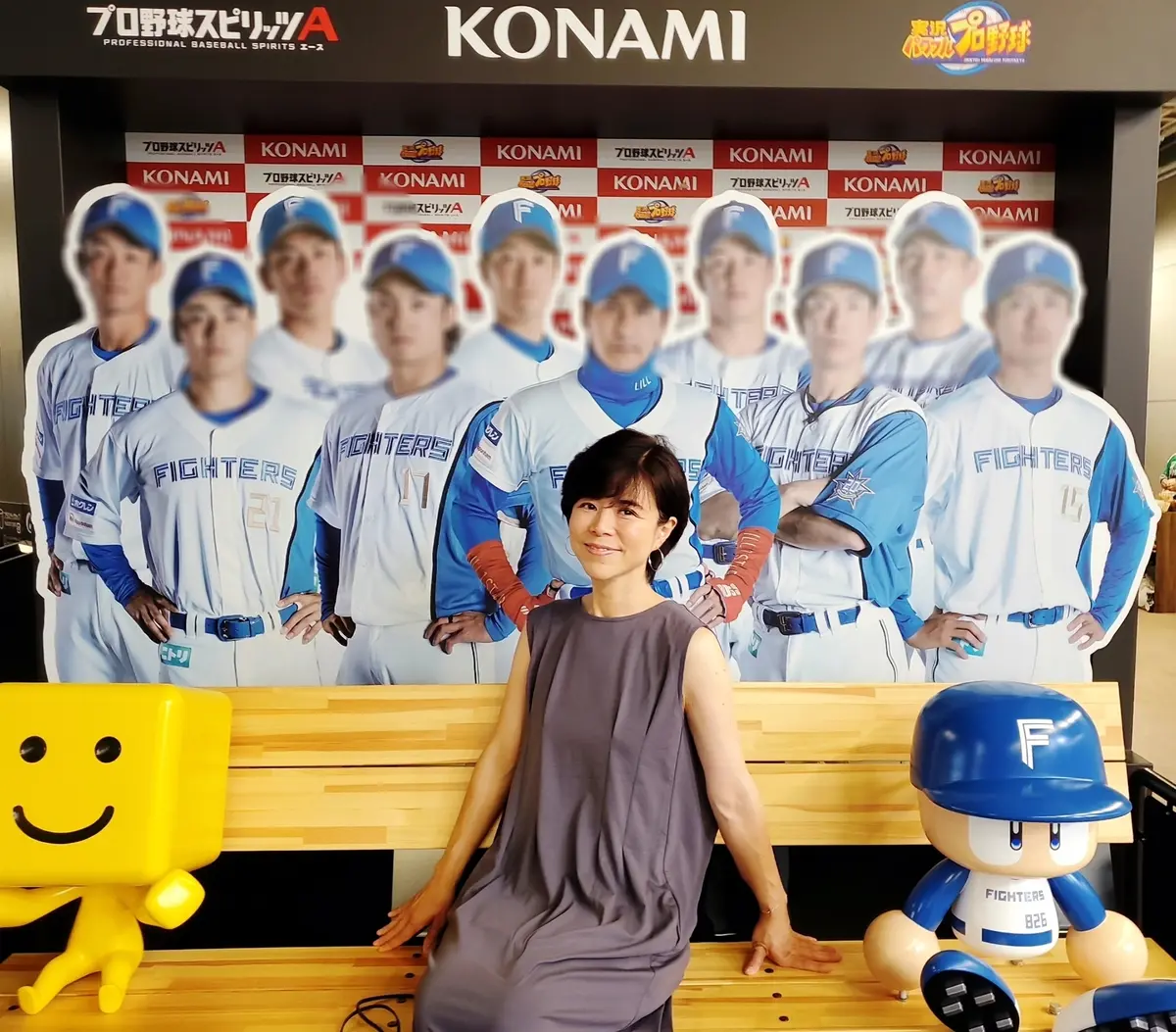 新庄監督や現役選手のパネルの前で観光気分。