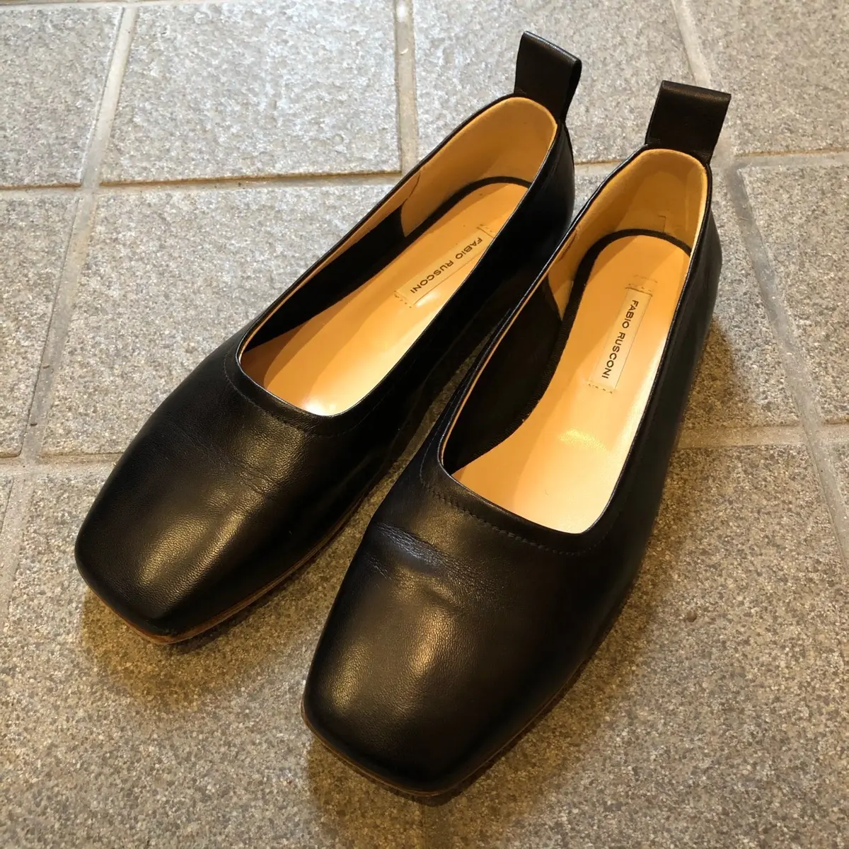 黒スクエアパンプス　ファビオ・ルスコーニ