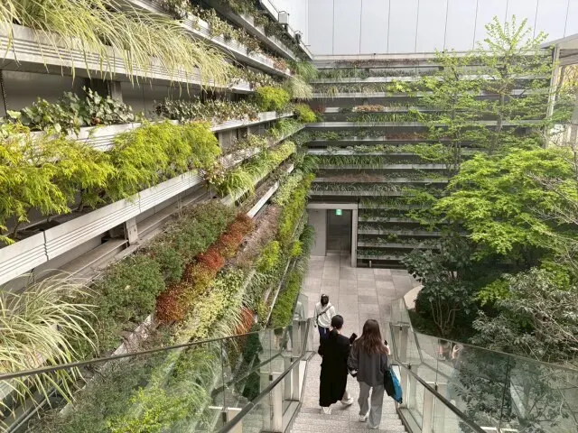 銀座シックスの階段