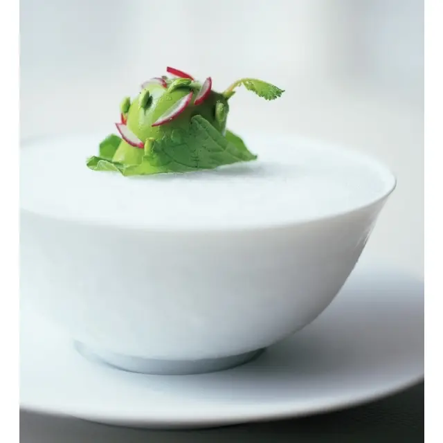 『ボルディエ』のバターで作るハーブバターをラディッシュにまとわせた「ラディブール」