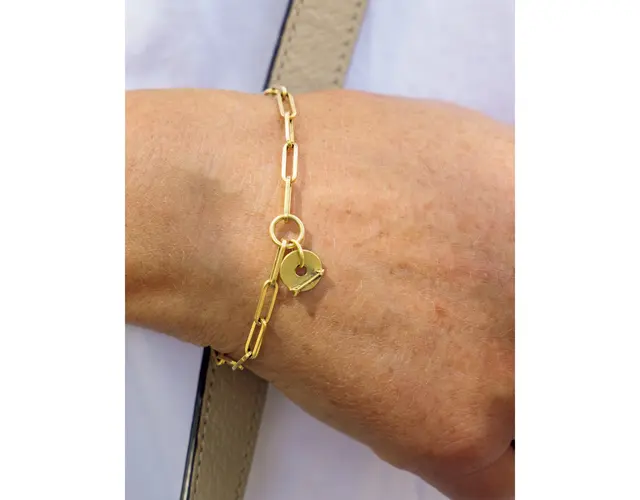 タマラ（バイヤー・パリ）NYブランドのブルックアンドヨーク。イエローゴールドが明るさをプラス