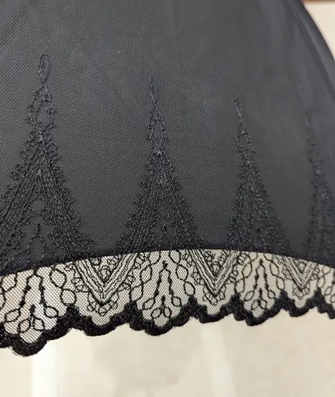 日傘と日やけ止めクリームの画像_2