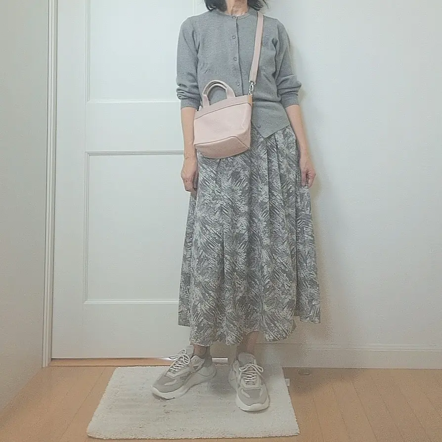 きれい目スニーカーが活躍中！の画像_6