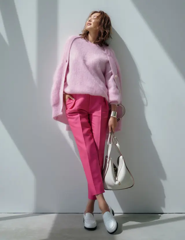 STRASBURGO　ストラスブルゴ　華やかピンクを心地よく引き立てるインタックのゆとりと立体シルエット