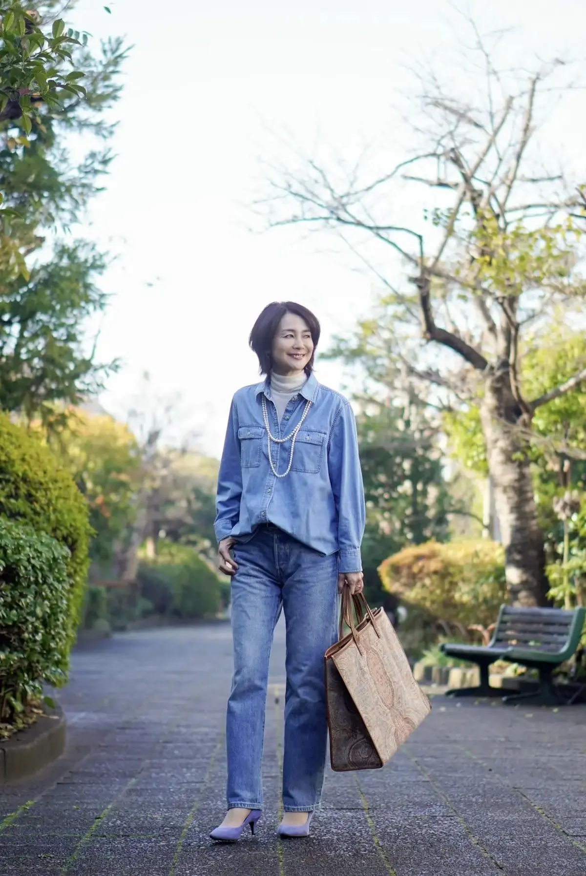 ユニクロ デニムシャツ愛用 エクラ華組  佐藤綾子さん