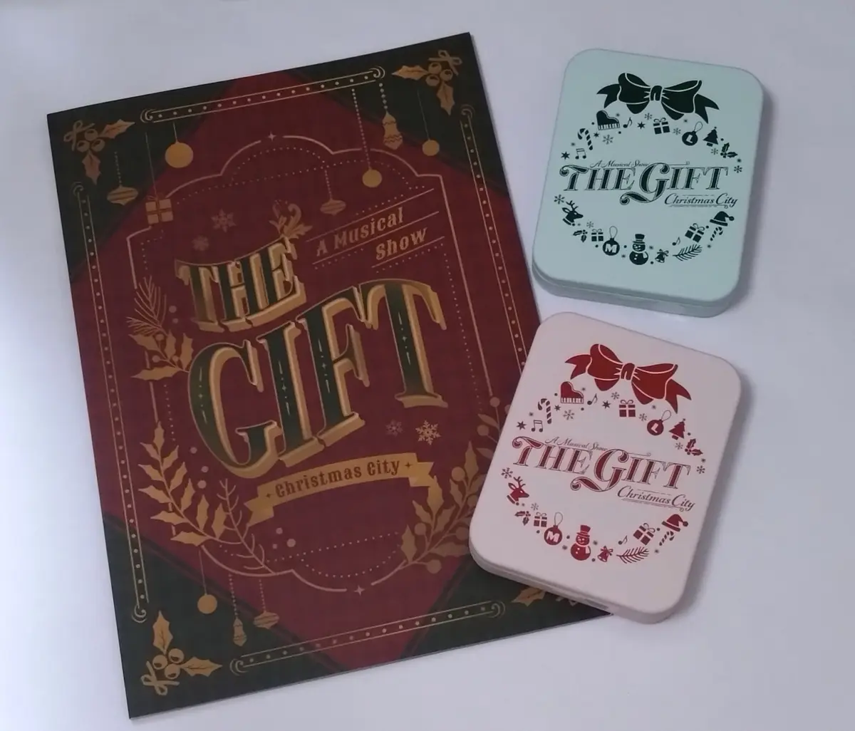 パンフレットと飴とクッキー