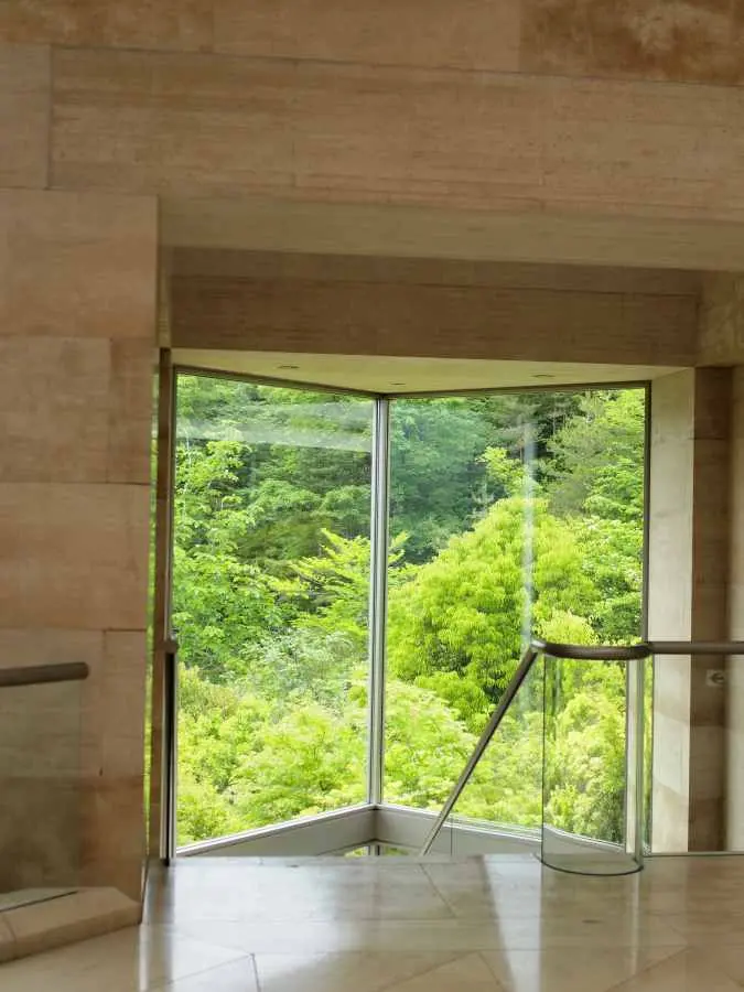 MIHOMUSEUM　湖南アルプス　山のなか　新緑