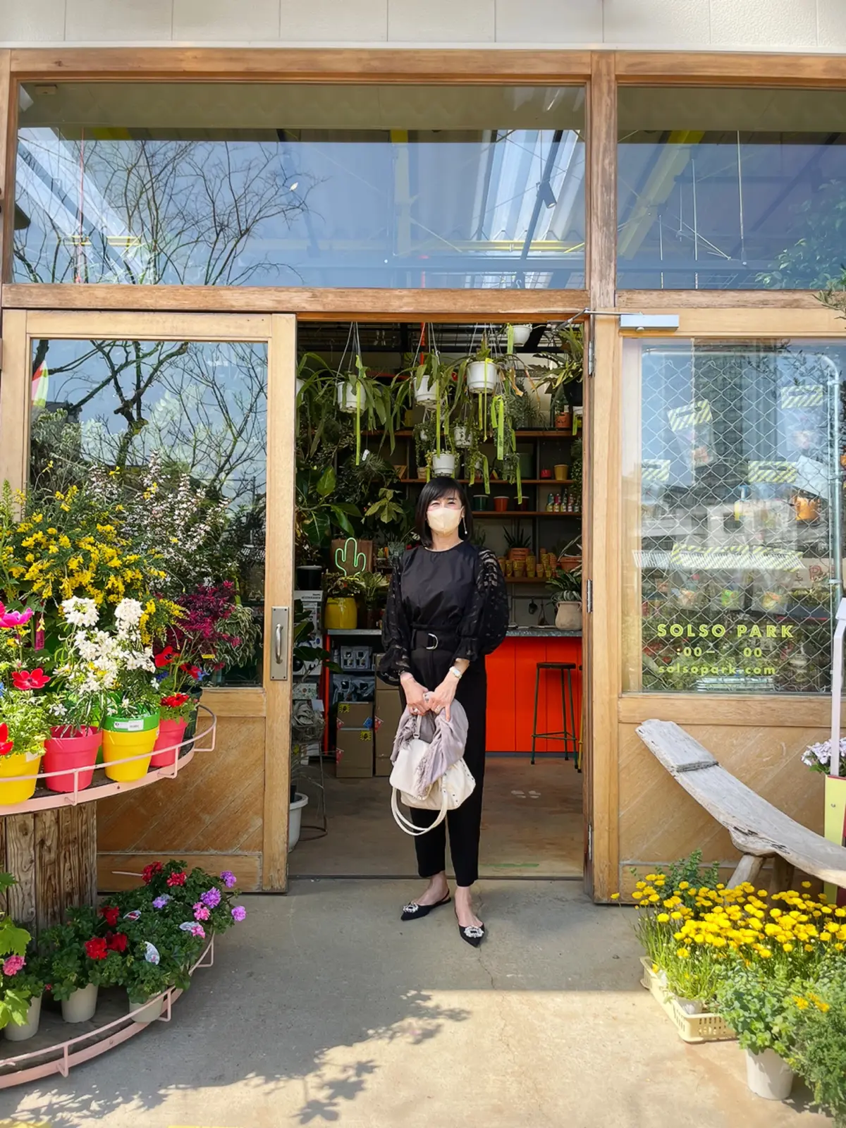 オールブラックでも重くならない！ZARAの画像_2