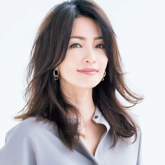 シックで女性らしいRINAさんの大人ロング