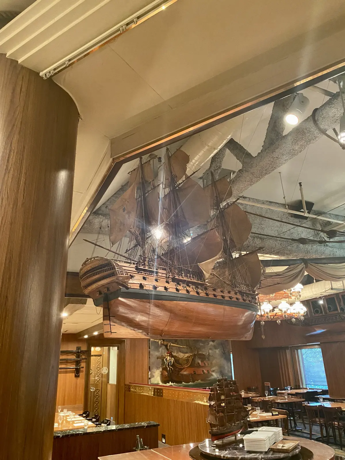 ガンシップと言うだけあり、船のオブジェ