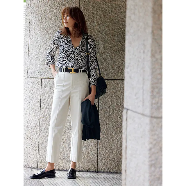 この季節のアニマルプリントは ごく薄くしなやかな素材で魅せる