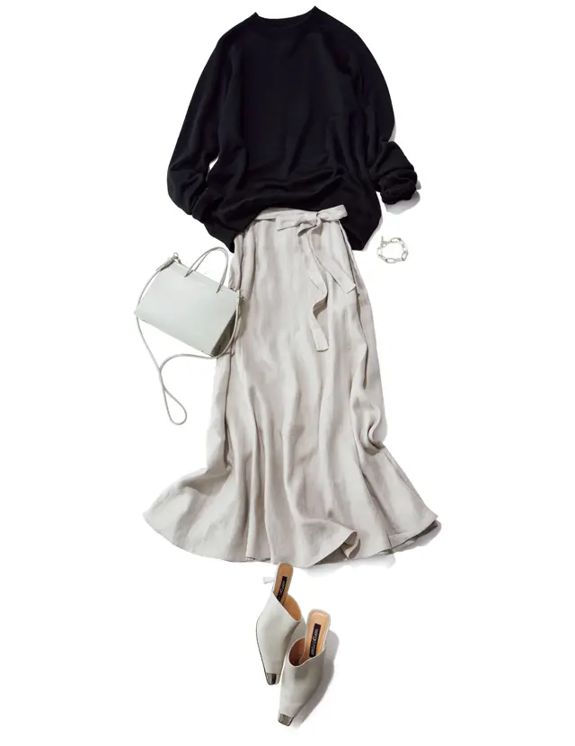 きれいめスカートにこなれ感を与えるメンズライクな黒ニット