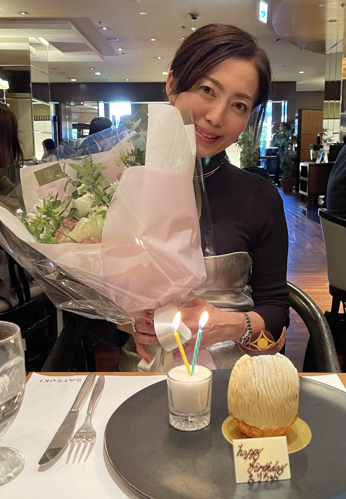 メタリックのビスチェを着て華組ホテルランの画像_5