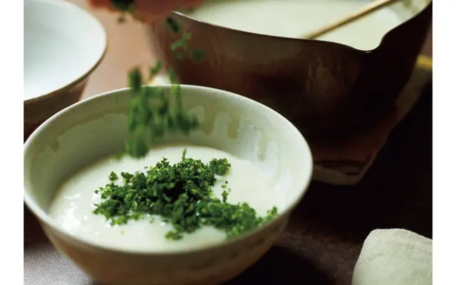 ミネラルやビタミンＣ、β-カロテンなど栄養豊富なパセリは脇役ではなく主役としてたっぷりと。