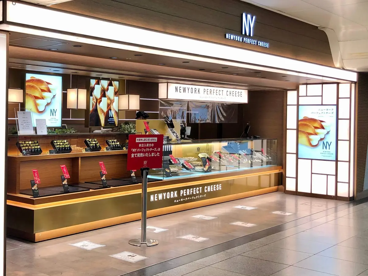 ニューヨークパーフェクトチーズ東京駅構内第一号店。即日完売の様子