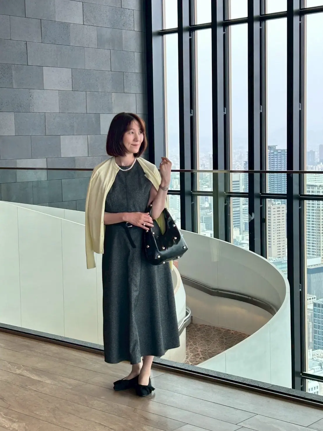 コンラッド大阪螺旋階段　絶景　ポージング