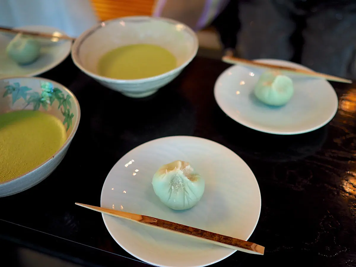 童子苑/一服　450円（お菓子付）　