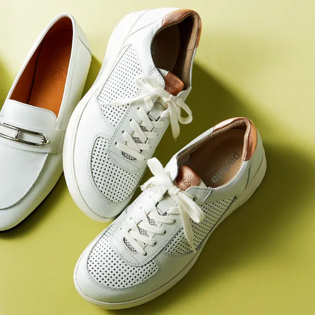 ペダラのパンチングレザースニーカー