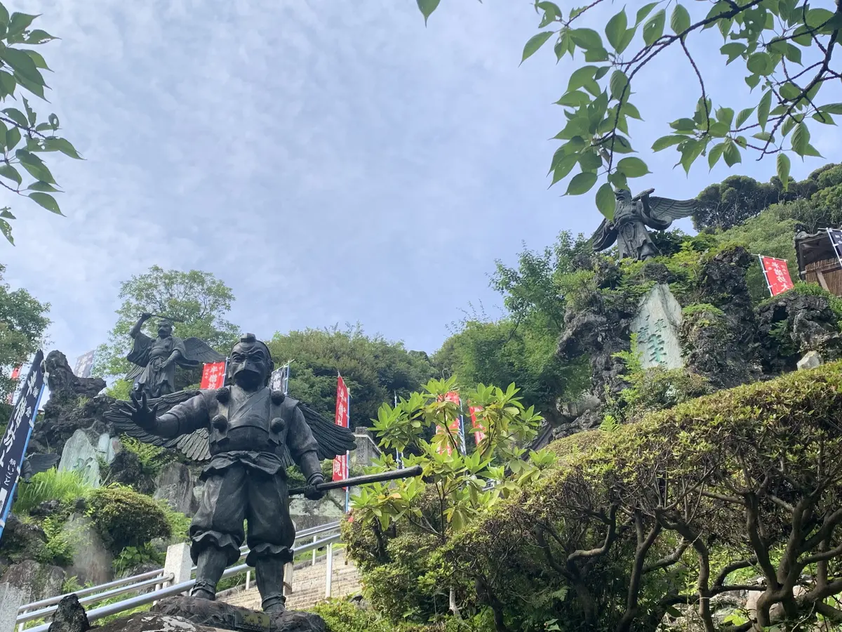 凛々しい天狗像