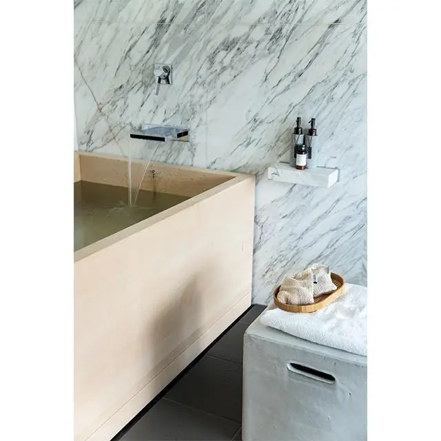 9室の客室のうち7室には、檜の浴槽が備わっており、お風呂時間も大充実