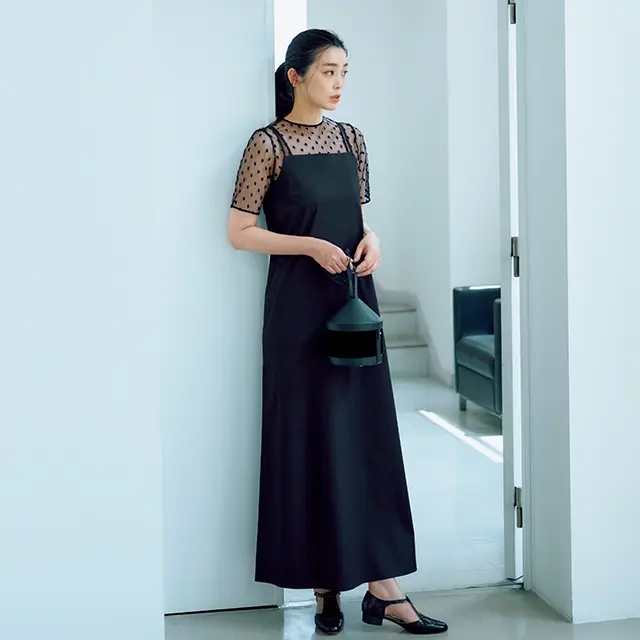 Aラインのミニマルブラックはほんのり甘い雰囲気がいい