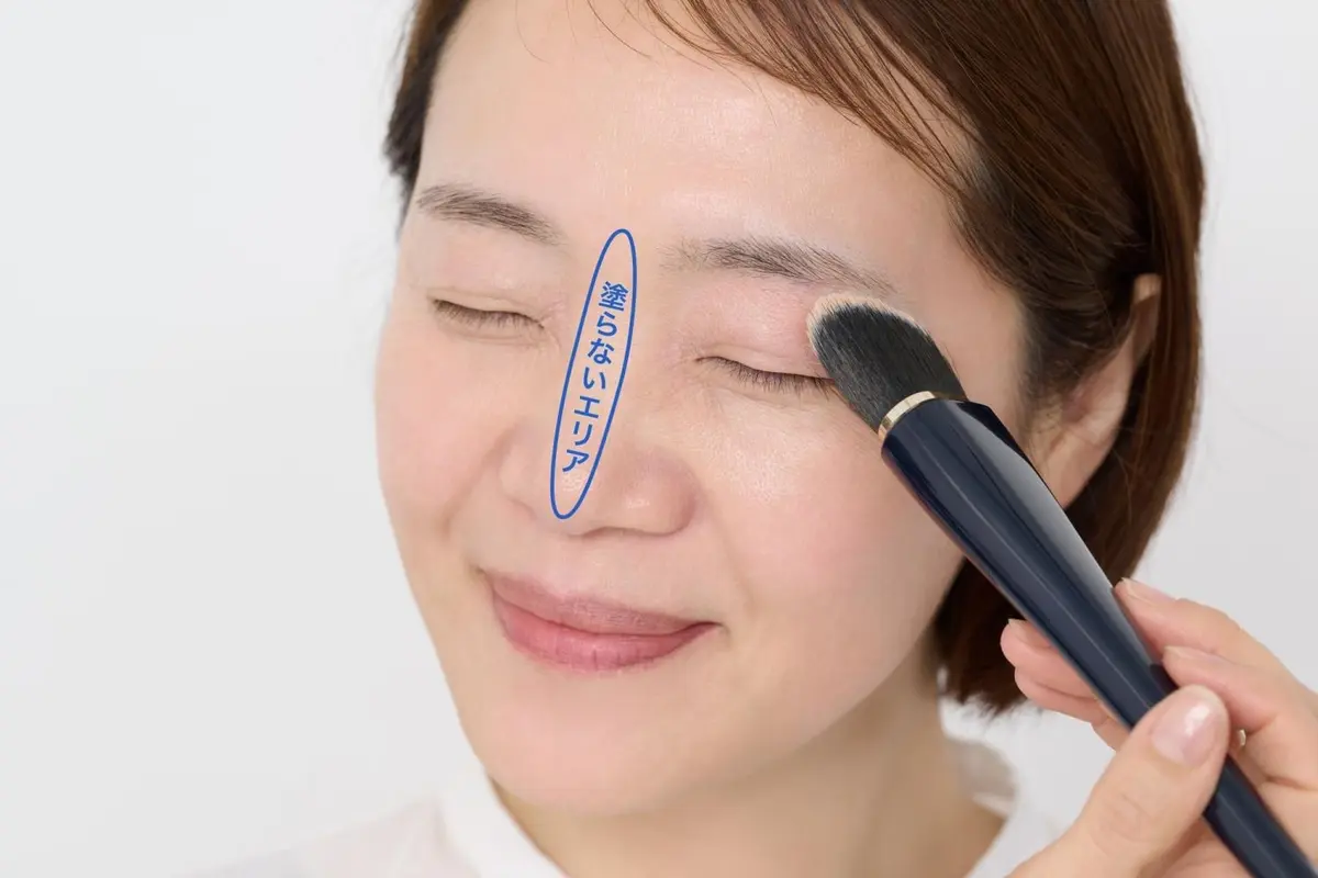 OurAge×Webエクラ ファンデーションの塗り方 ファンデーションの残りはフェイスラインや鼻まわりに