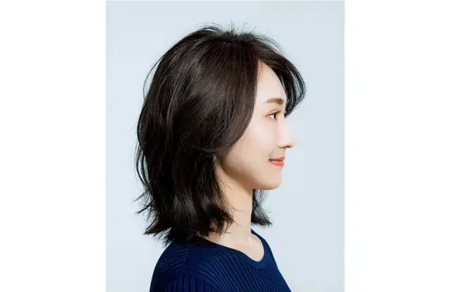 「うねり」毛はグラデーションカットでまとまりを【50代髪型・ヘアスタイル】