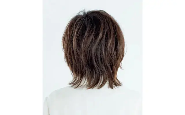 くせ＆細毛はトップにレイヤーを入れ、丸みのあるフォルムに