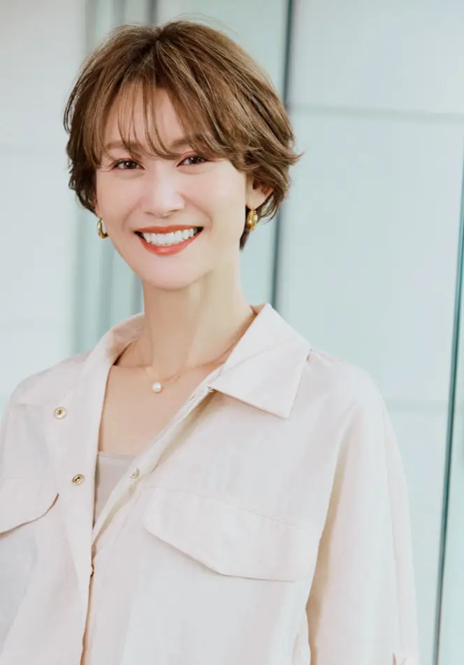 Webエクラ 前から見たショートヘアスタイル